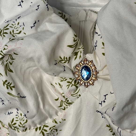 Elegant Floral Royal Princess Jeweled White  Dress Size Medium - Picture 5 of 16